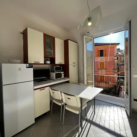 Sant'andrea Nel Borgo Antico * ليفانتو