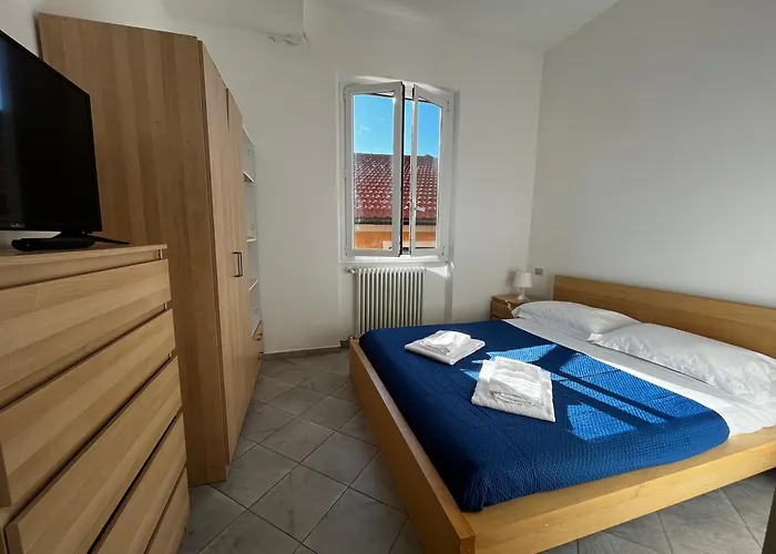 Sant'andrea Nel Borgo Antico ليفانتو